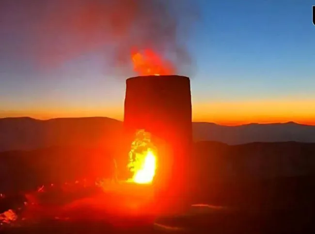  یک بلاگر در املش روی قلعه ۱۵۰۰ ساله که ثبت ملی هم شده بنزین ریخت و آن را به آتش کشید. او گفته موقع آتش سوزی با هلی‌شات فیلم گرفت تا در اینستاگرام فالوور جمع کند.‌این بلاگر بعد از بازداشت گفت فکر می‌کرد اینجا کوره آجر پزی است.
