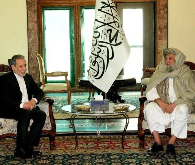  دیدار عراقچی با رئیس الوزرا حکومت سرپرستی افغانستان