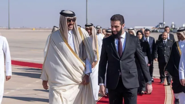 شیخ تمیم بن حمد امیر قطر با استقبال احمد الشرع رئیس جمهور سوریه وارد دمشق شد