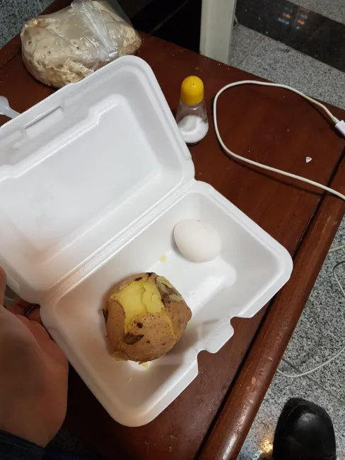  از فقر غذایی در کادر درمان چیزی گفته نمی شود ...