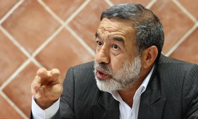  غضنفری: آقای وزیر کار! فردی که شما به‌عنوان مدیرعامل شستا منصوب کردید از امضاکنندگان نامۀ جام زهر خطاب به مقام معظم رهبری بوده