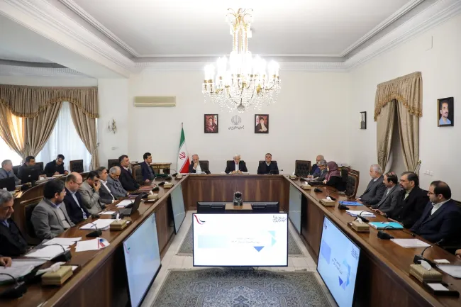  معاون اول رئیس‌جمهور، در جلسه شورای اقتصاد: نمایندگان مجلس بدانند اولویت اول دشمنان، تفرقه‌انگیزی و ایجاد اختلاف است/ دقت کنیم در دام حواشی و مسائل غیرواقعی نیفتیم