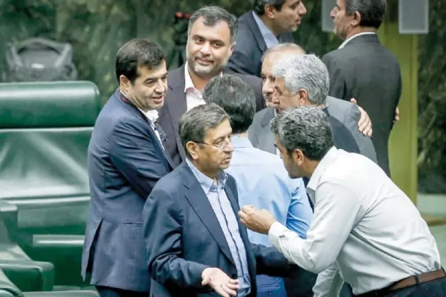 همتی: شورای رقابت معلوم نیست مسئولش کیست؟ من چگونه باید پاسخگو وضعیت شورای رقابت باشم وقتی من دو نماینده در این شورا دارم مجلس سه نماینده