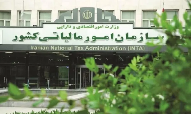 یک سوال خیلی خیلی ساده 📌اگر مقام خاصی بصورت #ویژه دستورات قضایی را به سازمان امور مالیاتی کشور و مرکز اطلاعات مالی برای رصد پولشویی و فرار مالیاتی شخصیت های حقیقی و حقوقی صادر کند و مراکز خاصِ مسئول در وزارت امور اقتصادی و دارایی و سازمان امور مالیاتی کشور حتی حراست‌های وزارت خانه و سازمان امورمالیاتی ماه ها پاسخ ندهند 📌اگر این نشانه نفوذ و داشتن پشتوانه های سرشارسیاسی و امنیتی نیست؛ پس چیست؟