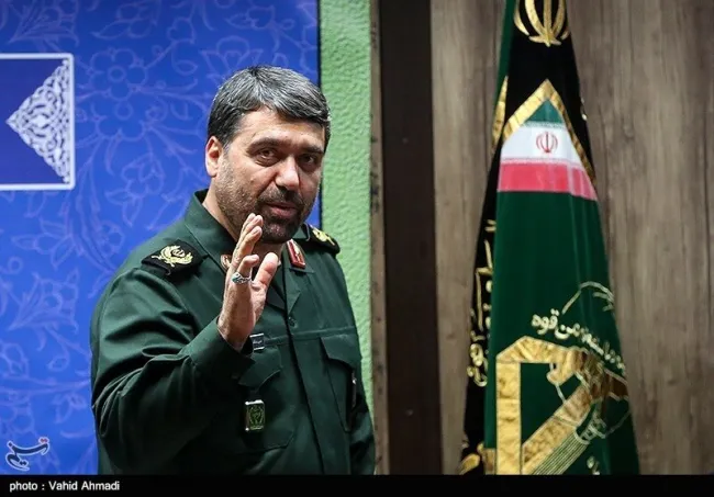  سردار قریشی ،جانشین رئیس سازمان بسیج: بی‌اطلاعی ظریف، وزیر خارجه وقت از توانمندی‌های دفاعی ایران و صحبت‌های سخیف او برای ما یک ایراد و ضعف است 