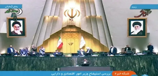 یک نماینده برای موافقت با استیضاح آمد اما یادداشت هایش را جا گذاشت و برگشت