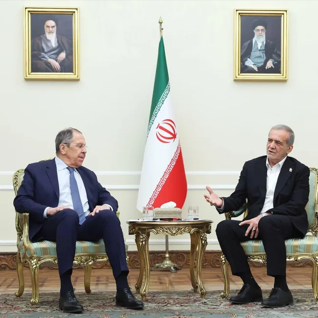  پزشکیان و لاوروف دیدار و گفتگو کردند.
