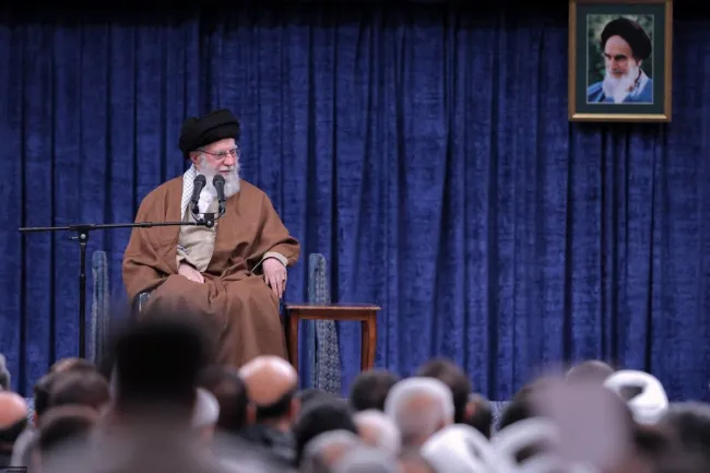  آیت‌الله خامنه‌ای: آمریکایی‌ها بدانند اگر خباثتی نسبت به ملت ایران انجام بدهند سیلی سخت خواهند خورد