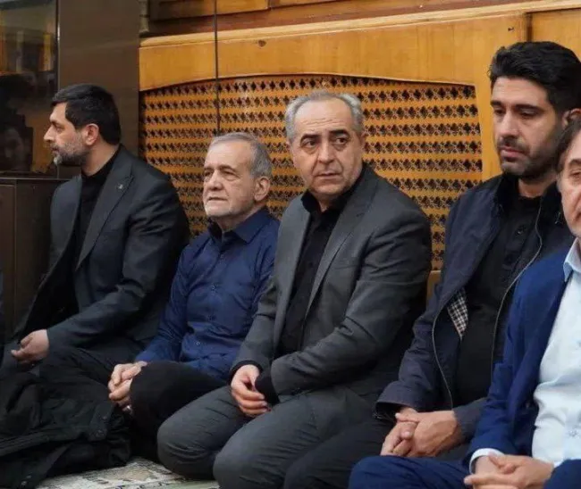  حضور پزشکیان در احیای شب سوم قدر در مسجد دانشگاه تبریز