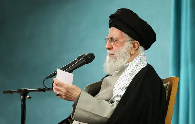  رهبر جمهوری اسلامی: ما هیچ وقت شروع کننده درگیری نبودیم اما اگر چنانچه کسی خباثت کند و شروع کند بداند که سیلی‌های سختی خواهد خورد