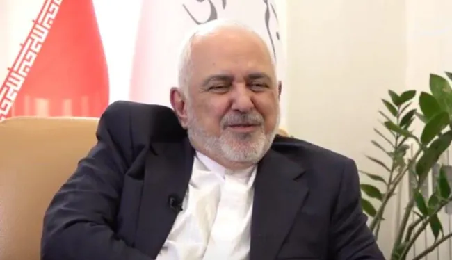 محمدجواد ظریف: من مسوول مذاکره نیستم، اما اگر بودم پشت تلویزیون‌ مذاکره نمی‌کردم. اطمینان می‌دهم ایران پشت هر میز مذاکره ای بنشیند منابع و ابزار قدرتمند برای مذاکره دارد./شرق
