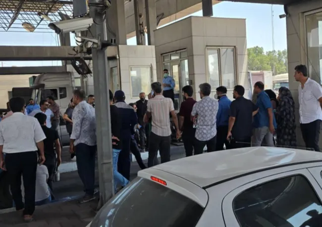 تجمع خانوادۀ مفقودان حادثۀ بندر شهید رجایی