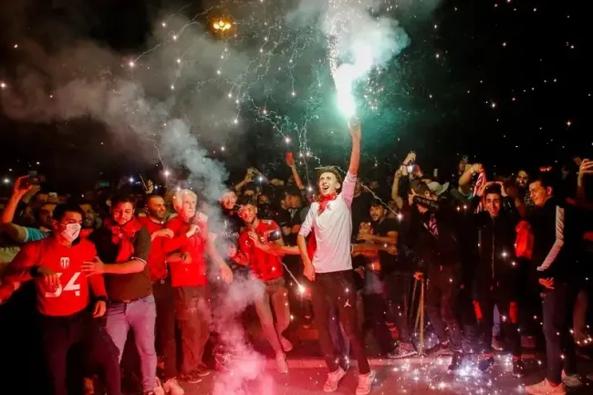 جشن هواداران تراکتور در میدان آزادی تهران