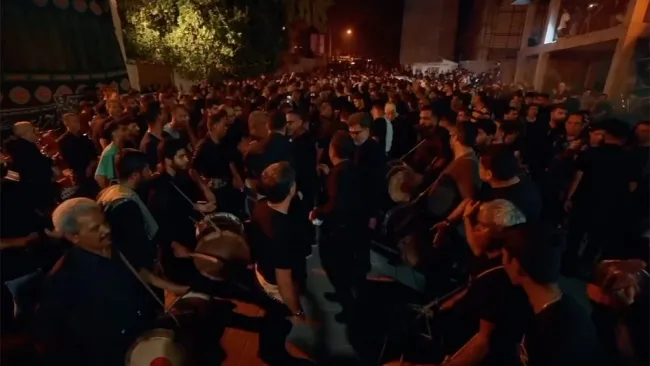 ساکنان و گردشگران جزیره کیش شامگاه دیشب به یاد جان‌باختگان و حادثه‌دیدگان آتش‌سوزی بندر رجایی بندر‌عباس در ساحل کیش گرد هم آمدند و با نواختن موسیقی و روشن کردن آتش، یاد جان‌باختگان را گرامی داشتند.