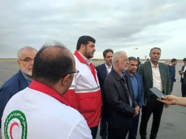  وزیر کشور و رئيس هلال احمر وارد بندرعباس شدند