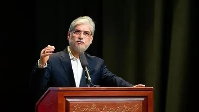 چالش نجف‌زاده با رئیس دانشگاه آزاد: چرا دختر و پسر را در سلف جدا می‌کنید؟