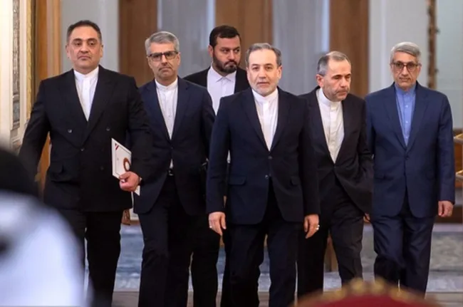 گفتگوی هیات دیپلماتیک و کارشناسی ایران در مسقط پیش از آغاز گفتگوها