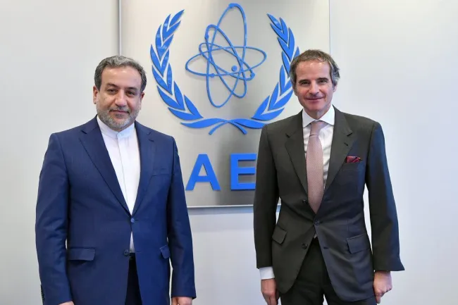  سخنگوی وزارت خارجه از گفت‌وگوی تلفنی عباس عراقچی و رافائل گروسی، مدیرکل آژانس بین‌المللی انرژی اتمی، خبر داد.