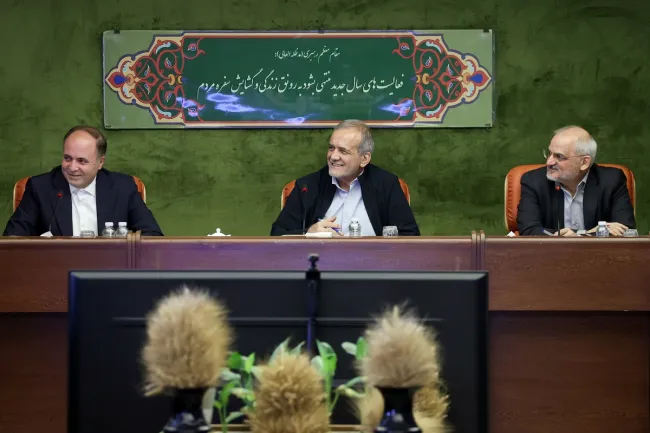 اسحاقی: پزشکیان به جای وزارت جهادکشاورزی، سرزده پیش کشاورزان برود تا ببیند به خاطر قطع برق جگرشان خون است