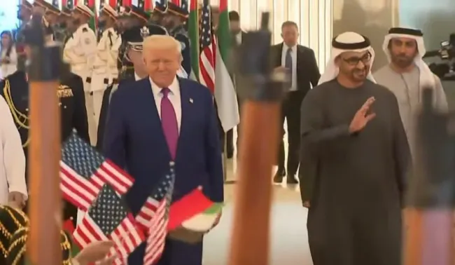  رئیس دولت امارات محمد بن زاید آل نهیان از رئیس‌جمهور آمریکا استقبال کرد