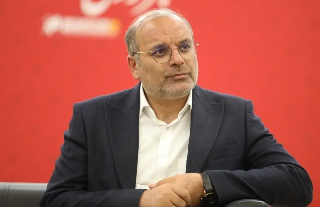  نماینده درود و ازنا در صحن علنی مجلس:امروز تمام کارخانه‌‌داران درود و ازنا به من زنگ زدند گفتند اعلام شده برق کارخانه‌ها باید قطع بشود/ آقای وزیر نیرو! کاری نکنید از رای به شما پشیمان شویم!