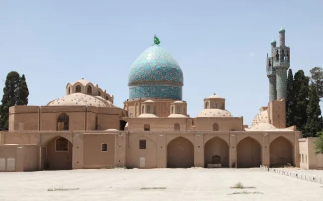  دادستان ماهان: در پی سرقت چند نسخه قرآن خطی و سکه تاریخی از موزه شاه نعمت‌الله ولی، مدیر مجموعه و دو نگهبان بازداشت شدند؛ چهره عامل اصلی شناسایی شده اما هنوز دستگیر نشده و نقص تجهیزات نظارتی از عوامل وقوع ‎سرقت بوده است./ایسنا