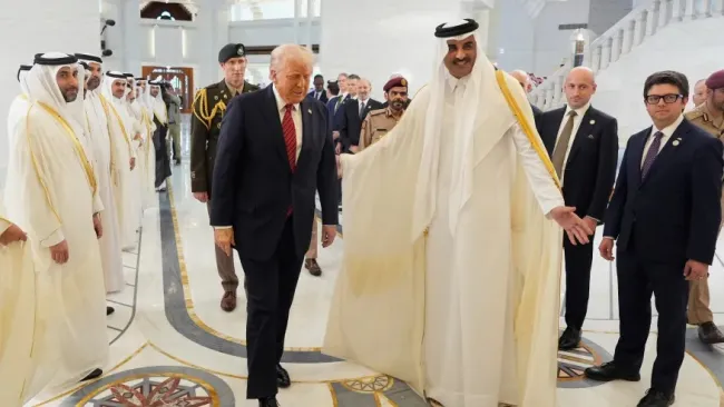 ترامپ: بیش از توان هر انسانی دست دادم؛ میزبانان عرب تشنه محبت بودند، و من محبت کردم!