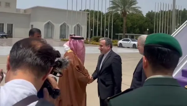  وزیر امور خارجه وارد جده شد