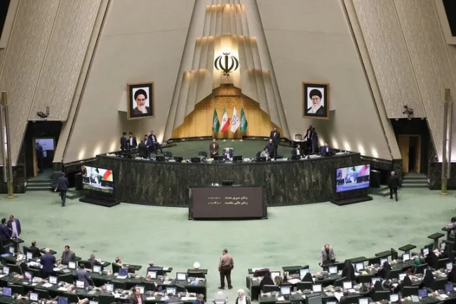  آیا نمایندگان بخاطر موافقت یا مخالف با استیضاح وزرا رشوه می‌گیرند؟ / ادعای میرسلیم ریشه در کجا دارد؟