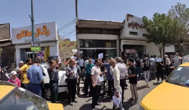  نانوایان شهر قم در اعتراض به‌ عدم پرداخت یارانه اردیبهشت ماه تجمع کردند.