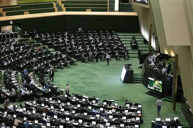  انتقاد تند سه چهره سیاسی از مجلس یازدهم و دوازدهم/ با این ریش نمی شود به تجریش رفت