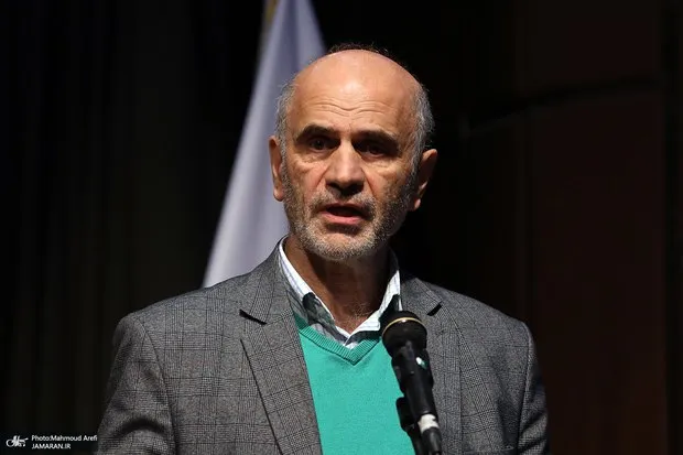  فرشاد مومنی با هشدار درباره آثار مخرب تشدید واردات: افتضاح شوک ارزی را دیدید؛ چرا باز برای شوک انرژی نقشه می‌کشید؟ سیاست شکست خورده را چند بار آزمون می کنید!؟