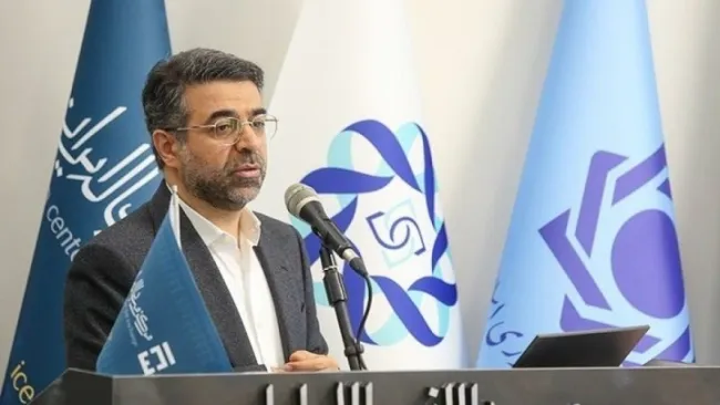 مدیرعامل مرکز مبادله ارز و طلای ایران: بازار ارز تجاری امروز یکشنبه ۲۵ خردادماه باز است و معاملات بدون وقفه انجام می شوند.