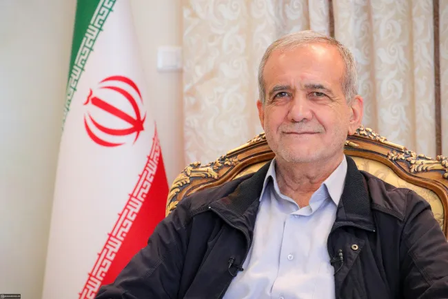  پزشکیان: آمریکا به ما می‌گوید حق ندارید اورانیوم غنی‌سازی کنید، اما هیچ انسان آزاده‌ای زیر بار ناحق نخواهد رفت.