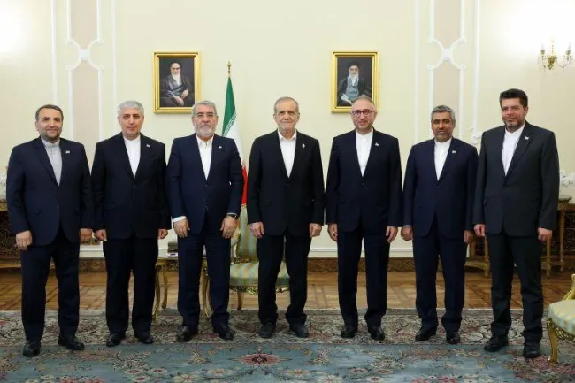  پزشکیان در دیدار سفرای جدید ایران در ۶ کشور: گسترش همکاری‌ها با کشورهای مختلف، ایران را در برابر تکانه‌ها مقاوم می‌کند