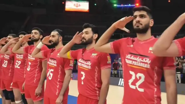  سلام نظامی ملی پوشان والیبال پیش از دیدار مقابل اسلوونی