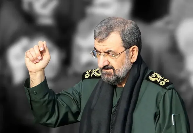  محسن رضایی: عمدۀ حوادث دیروز و امروز مربوط به هواگردهایی است که دشمن به شکل‌های مختلفی در پشت‌بام برخی خانه‌ها تعبیه کرده‌ و آن‌ها را از راه دور فعال و هدایت می‌کند.