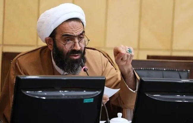  نقدعلی: آقای قالیباف همانطور که پالرمو را قبل از خشک شدن جوهر آن ابلاغ کرد، قانون حجاب را هم ابلاغ کند