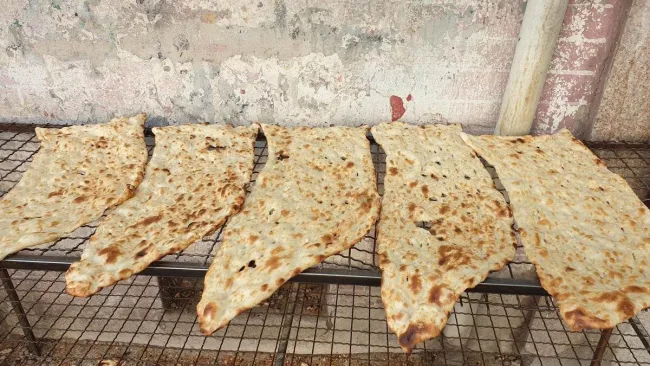 رئیس هیات مدیره اتحادیه نانوایان سنگک تهران: نان سنگک کمتر از ۱۰ هزار تومان برای نانوایی صرفه اقتصادی ندارد!