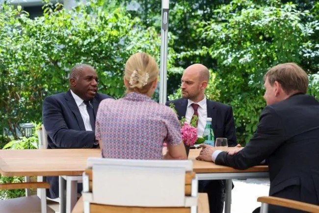 جلسه وزراء خارجه سه کشور اروپایی و مسؤول سیاست خارجی اتحادیه اروپا پیش از آغاز مذاکرات با عباس عراقچی وزیر خارجه /هم‌میهن