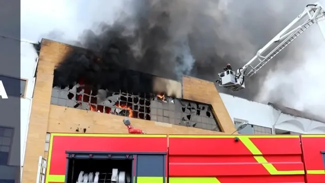 تصاویری دیگر از آتش‌سوزی مهیب در منطقه آزاد انزلی