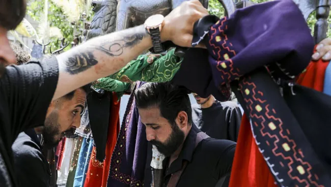  تصاویری از عزاداری عاشورای حسینی در شهرهای مختلف ایران از شبکه خبر با تیتر «ایران حسین، تا ابد پیروز»