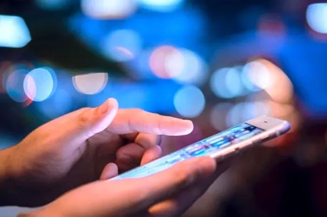 با گذشت چندین روز از بازگشت اینترنت به حالت عادی، کاربران از مناطق مختلف کشور همچنان از تداوم اختلال و کاهش سرعت اینترنت، عدم امکان اتصال به VPNها و فیلتر مجدد پیام‌رسان واتساپ خبر می‌دهند.