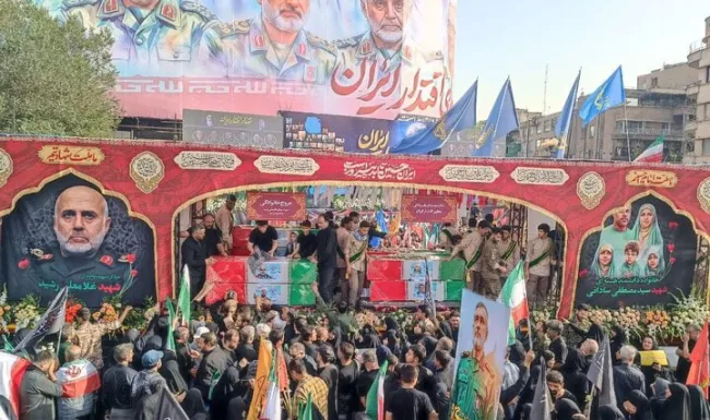 شنیده ها از منابع آگاه حاکی است: در آخرین تصمیم گیری مشورتی (اگر آقایان با ملاحظات تکذیب نکنند) درخصوص اقامه نماز میت بر پیکر فرماندهان ارشد نیروهای مسلح توسط آیت‌الله خامنه‌ای...