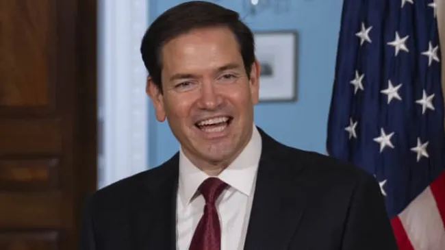  رفتارهای عجیب روبیو وزیر خارجه امریکا در واکنش به صحبت‌های ترامپ