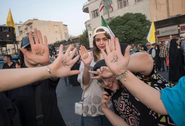 در حاشیه تجمع دیروز قدردانی از نیروهای مسلح در میدان انقلاب تهران