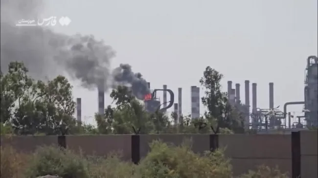  آتش‌سوزی پالایشگاه نفت آبادان فروکش کرد/فارس