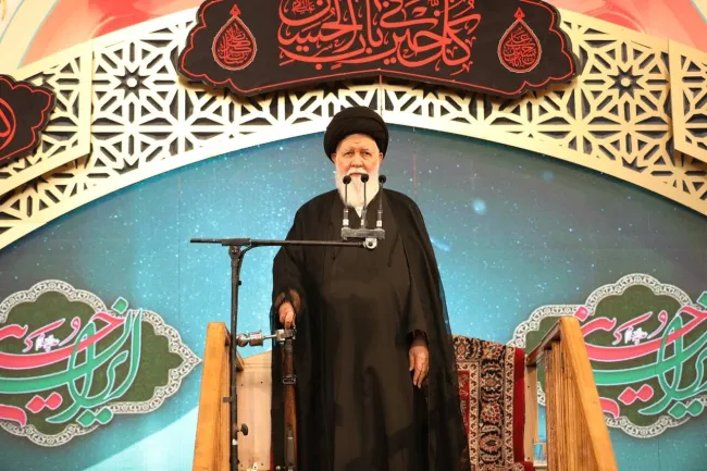  علم الهدی در نمازجمعه مشهد: حجاب، خاک‌ریز اول و جبهه مقدم دشمن در جنگ نرم است؛ باید در این جهت مقاومت کرد که در نتیجه آن بتوان در جنگ نظامی نیز مقاومت کرد