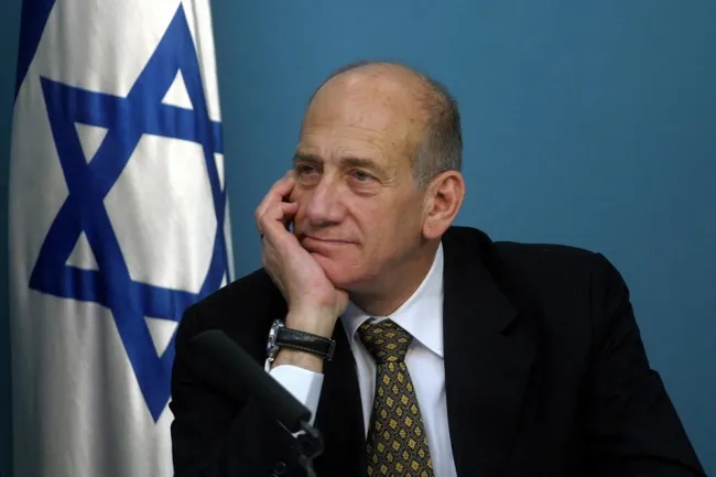  بی‌بی‌سی فارسی: «اگر نخست‌وزیر اسرائیل بودم تلاش می‌کردم دستم را به طرف رهبری ایران دراز کنم، از ایرانی‌ها تقاضا کنم و بگویم عزیزان، دیگر بس است. بیایید صحبت کنیم و ببینیم چه کار می‌توانیم بکنیم که هم ما و هم شما را در مسیر مثبتی قرار دهد»