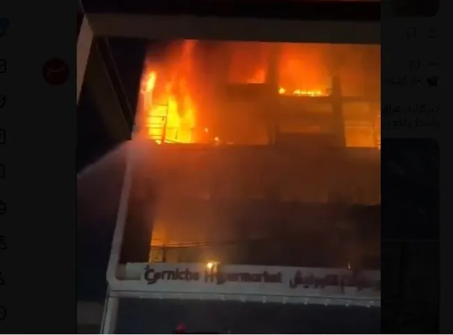 ویدیویی از آتش سوزی گسترده در یک مجتمع تجاری در شهر کوت مرکز استان واسط عراق، که ده ها نفر کشته و زخمی شدند.